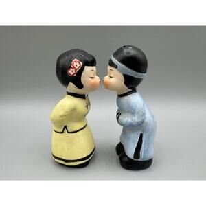 National Potteries Kissing Sweethearts Salt Pepper Shakers Lovers 1950s Vintage